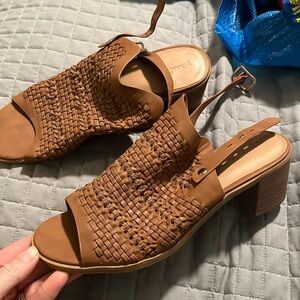 Universal thread sandals